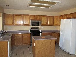 Beautiful 4 Br with Pool! in Phoenix, AZ (Photo 2 of 5)