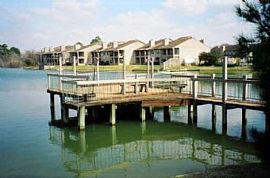 2 Bd/2 Bath Enjoy Lake-Front Living With in Houston, TX