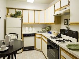 2 Bd/2 Bath Minutes to Golf Courses, Bea in Belcoville, NJ (Photo 3 of 5)