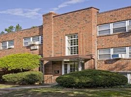 2 Bd/1 Bath Located in The Heart of Glen in Ardsley, PA (Photo 2 of 5)