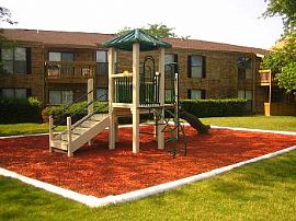 Reduced Pricing..Huge Amenity Package! in Arlington Heights, IL (Photo 4 of 5)