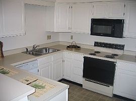 2 Bedroom Apartment at Corinth Communiti in Mission Hills, KS (Photo 2 of 3)