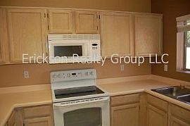 Single Family Rental Home in Gilbert in Gilbert, AZ (Photo 2 of 5)