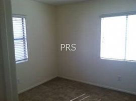 Single Family Rental Home in Gilbert in Higley, AZ (Photo 2 of 5)