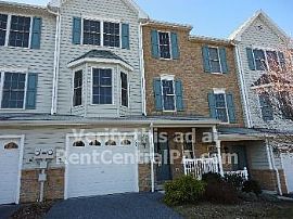 477 Sunday Dr in Chambers Hill, PA