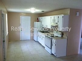 Duplex Rental Home in North Fort Myers in Fort Myers, FL (Photo 3 of 4)