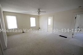 Duplex Rental Home in Town of Shenandoah in Shenandoah, VA (Photo 5 of 5)