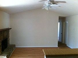 3 Bedroom on Sugarwood Lane in Norcross! in Norcross, GA (Photo 3 of 5)