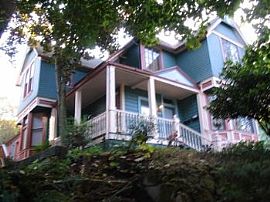 Historic 1889 Victorian Flat Located In in Portland, OR