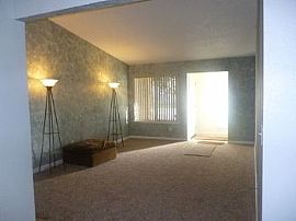 Absolutely Stunning! Section 8 Ok in Sacramento, CA (Photo 3 of 5)