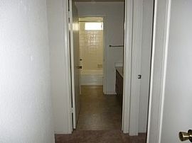 Central Location, Easy Commutte in Sacramento, CA (Photo 4 of 5)