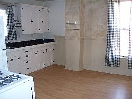 Prescott / Apartment / $695. in Prescott, AZ (Photo 3 of 5)