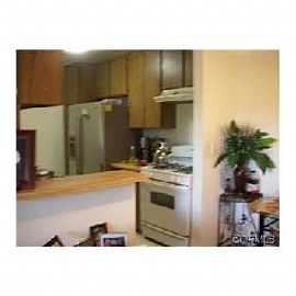1bed/1bath Condo in Reseda in Encino, CA (Photo 3 of 5)
