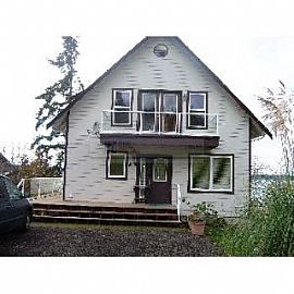 Special Exquisite Home with Gorgeous Vie in Herron Island, WA