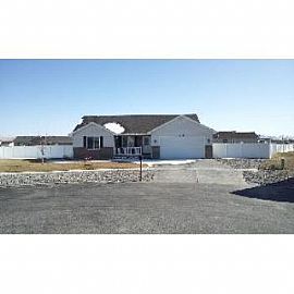 Spacious 3 Bedroom Home in Beachs Corner, ID