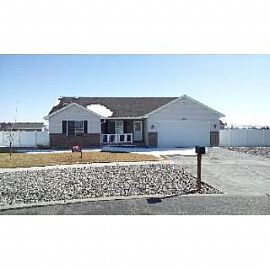 Spacious 3 Bedroom Home in Beachs Corner, ID (Photo 2 of 5)