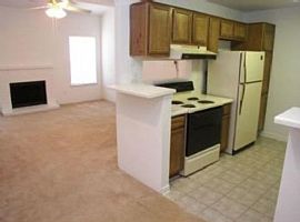 2 Bd/2 Bath Woodbridge Crossing Offers O in Houston, TX (Photo 2 of 5)