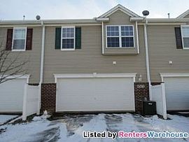 Upgraded 3 Br Woodbury Th / 2 Pools / Fi in Saint Paul, MN (Photo 2 of 5)