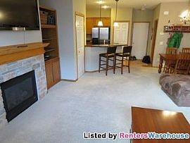 Upgraded 3 Br Woodbury Th / 2 Pools / Fi in Saint Paul, MN (Photo 4 of 5)