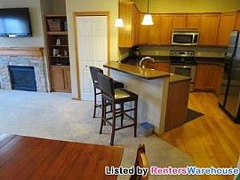 Upgraded 3 Br Woodbury Th / 2 Pools / Fi in Saint Paul, MN (Photo 5 of 5)