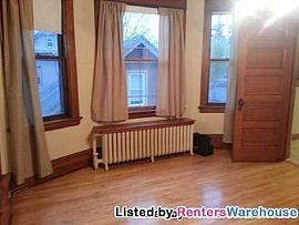 2 Bedroom with Hardwood in Saint Paul, MN (Photo 5 of 5)