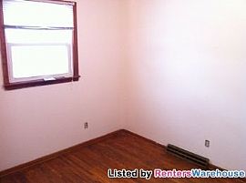 Great 2 Bedroom Home in Northeast in Minneapolis, MN (Photo 3 of 5)