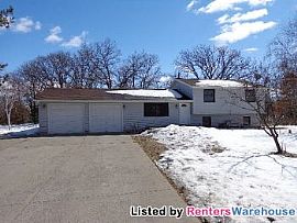 Great 4bd/2ba/2-Car Sfh in Oak Grove in Andover, MN