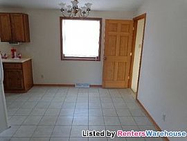 Great 4bd/2ba/2-Car Sfh in Oak Grove in Andover, MN (Photo 3 of 5)