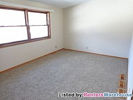 Great 4bd/2ba/2-Car Sfh in Oak Grove in Andover, MN (Photo 4 of 5)