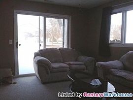 Nice 3bd/2ba Townhome in Maple Grove! in Dayton, MN (Photo 4 of 5)