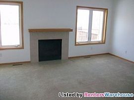 Gorgeous 3bd/2.5ba Townhouse! in Elk River, MN (Photo 3 of 5)