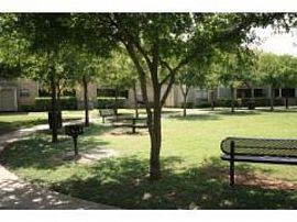 San Antonio 1 Bed with Balcony, Fireplace in Castle Hills, TX (Photo 4 of 5)