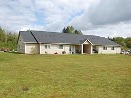 2 Bd/1 Bath Beautiful 2 Bedroom Apartmen in Centralia, WA (Photo 2 of 5)