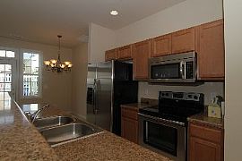 2 Br Town House W/enclosed Patio in Summ in Davidson, NC (Photo 3 of 5)