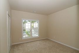 2 Br Town House W/enclosed Patio in Summ in Davidson, NC (Photo 4 of 5)