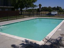 2 Bd/1 Bath 1 Bed 1 Bath with Gas Range, O in Fairfield, CA (Photo 4 of 5)