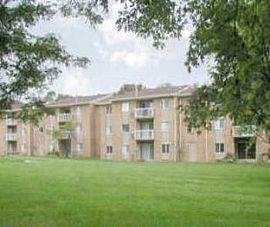 2 Bed with Wall to Wall Carpet, Gourmet Ki in Gaithersburg, MD (Photo 4 of 4)