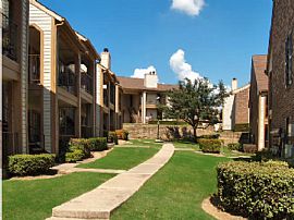 2 Bd/2 Bath Arbor Creek Offers a Selecti in Lewisville, TX (Photo 2 of 5)