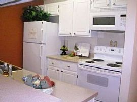 2 Bd/2 Bath Falls on Bull Creek Offers O in Austin, TX (Photo 2 of 5)