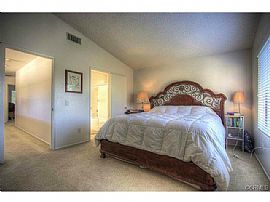 3 Bedroom Home in Gated Community Stonegate in Riverside, CA (Photo 8 of 9)