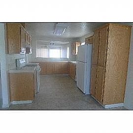 Attractive Single Story 3bed 2bath Home Ready For Immediate Mov in Sacramento, CA (Photo 2 of 8)