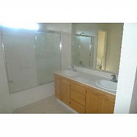 Attractive Single Story 3bed 2bath Home Ready For Immediate Mov in Sacramento, CA (Photo 4 of 8)