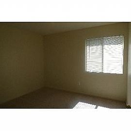 Attractive Single Story 3bed 2bath Home Ready For Immediate Mov in Sacramento, CA (Photo 5 of 8)