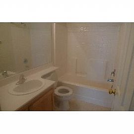 Attractive Single Story 3bed 2bath Home Ready For Immediate Mov in Sacramento, CA (Photo 7 of 8)