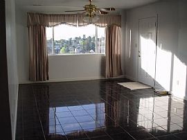 Spacious 4 bed/2 bath in 3 year 3plex in Oakland, CA (Photo 3 of 6)