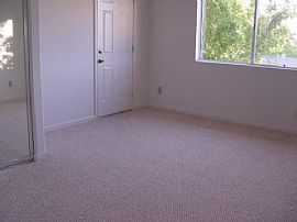 Spacious 4 bed/2 bath in 3 year 3plex in Oakland, CA (Photo 4 of 6)