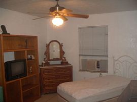 Spacious One Bedroom (650 Sq Ft) Apartment in Duplex (lower Apt in Miami, FL (Photo 6 of 10)