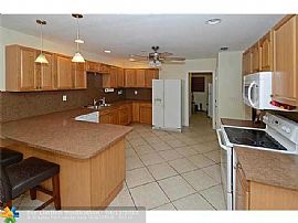 3bd / 1ba House in North Central Hollywood in Hollywood, FL (Photo 3 of 10)