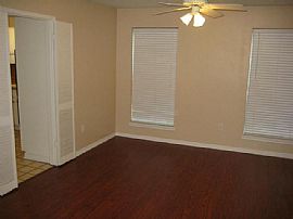 3bd / 2ba House in Woodedge Village in Houston, TX (Photo 4 of 12)