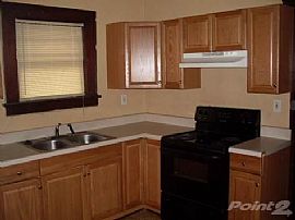 Great 3 Bedroom 2 Bath  Large Country Porch, Great For Saying H in Atlanta, GA (Photo 2 of 4)